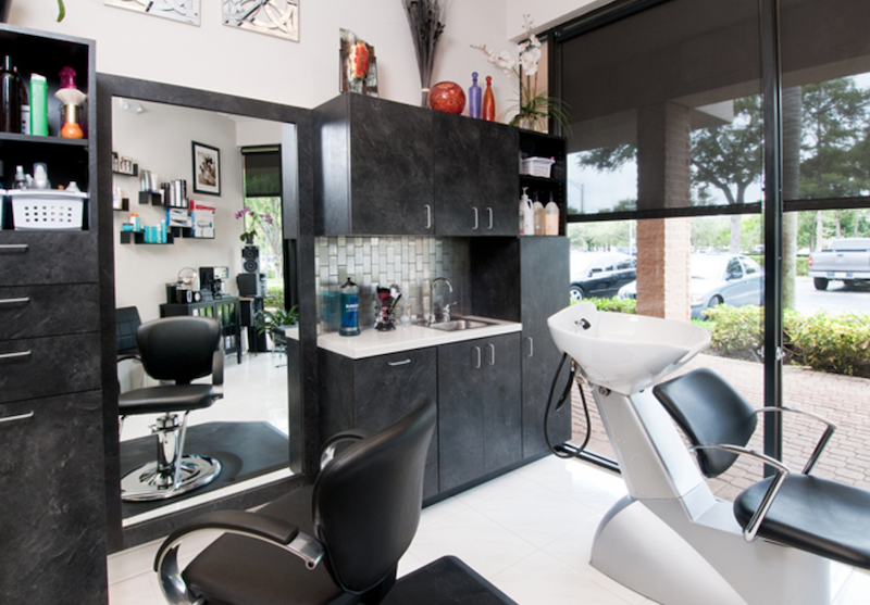 <php echo $salonSingleSlide['title'] ?>